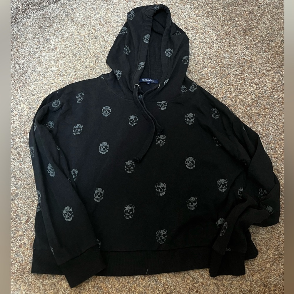 ⭐️EUC - Ocean Drive - Black Hooded Skull Sweatshirt - Womans Size Small